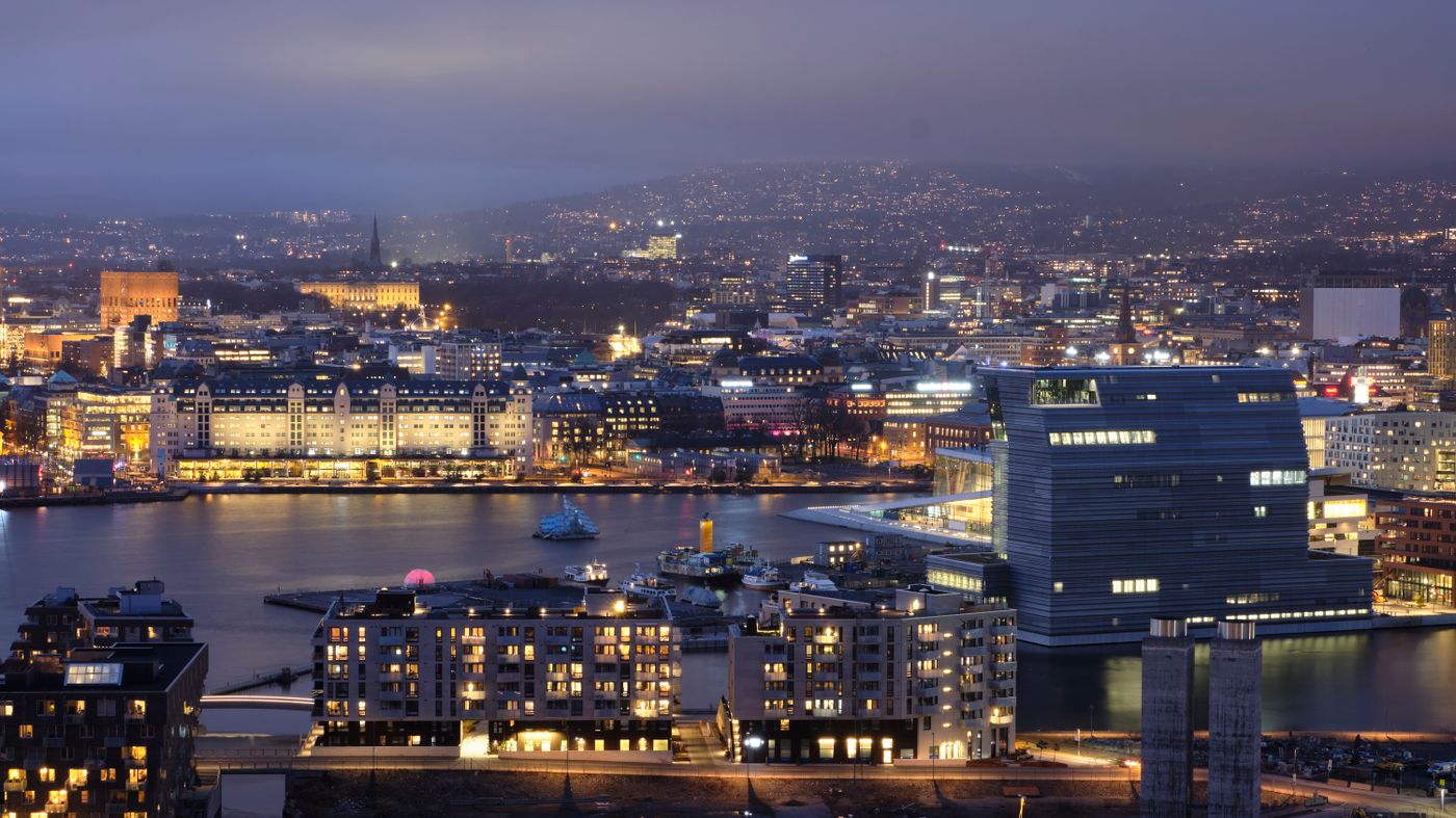 Oslo skyline om kvelden